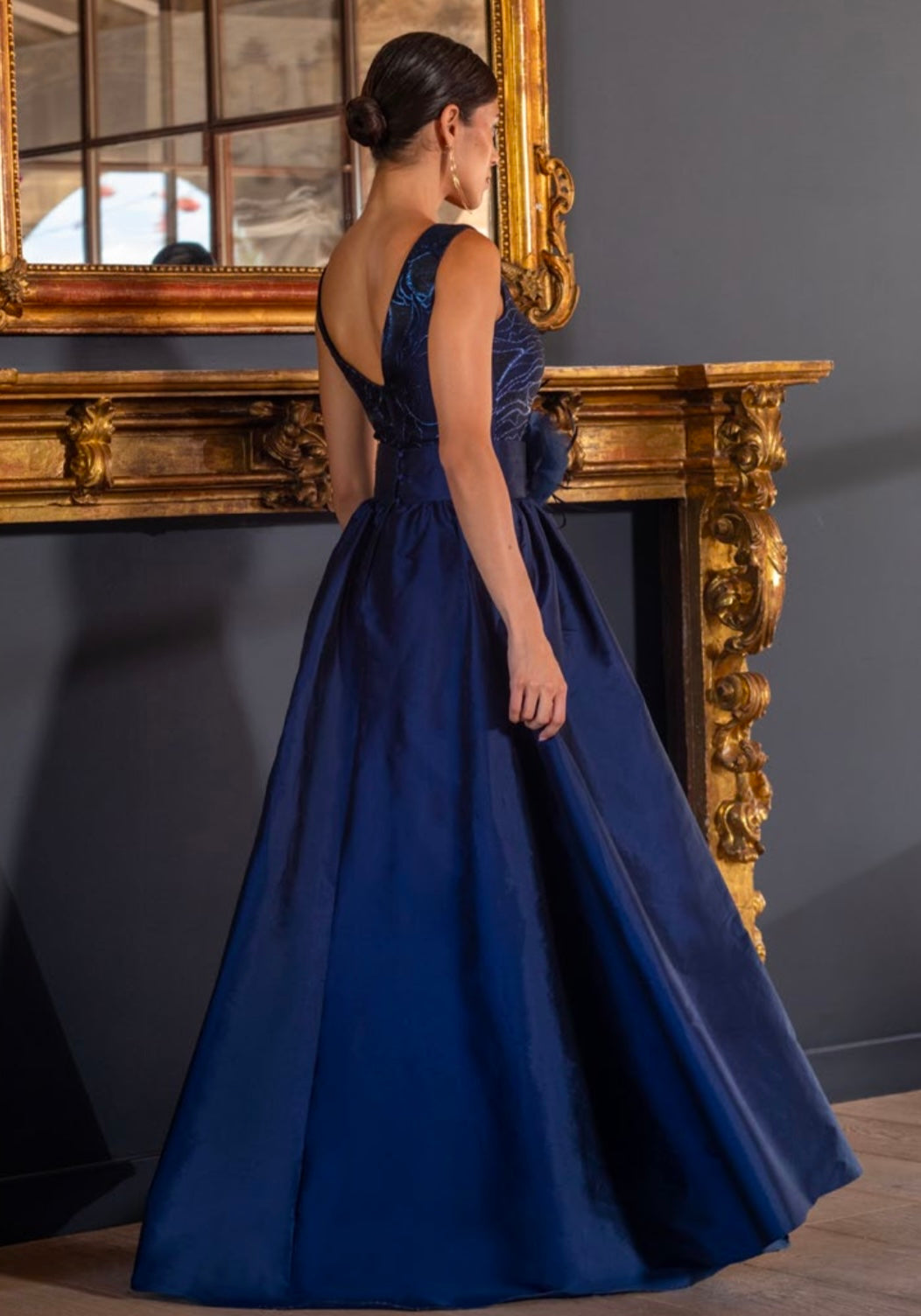 Vestido Largo Azul Noche con Sobrefalda