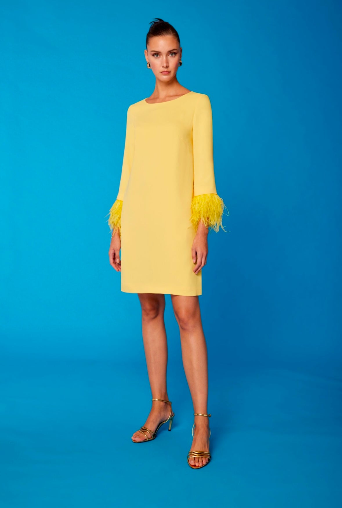 VESTIDO CORTO PLUMAS