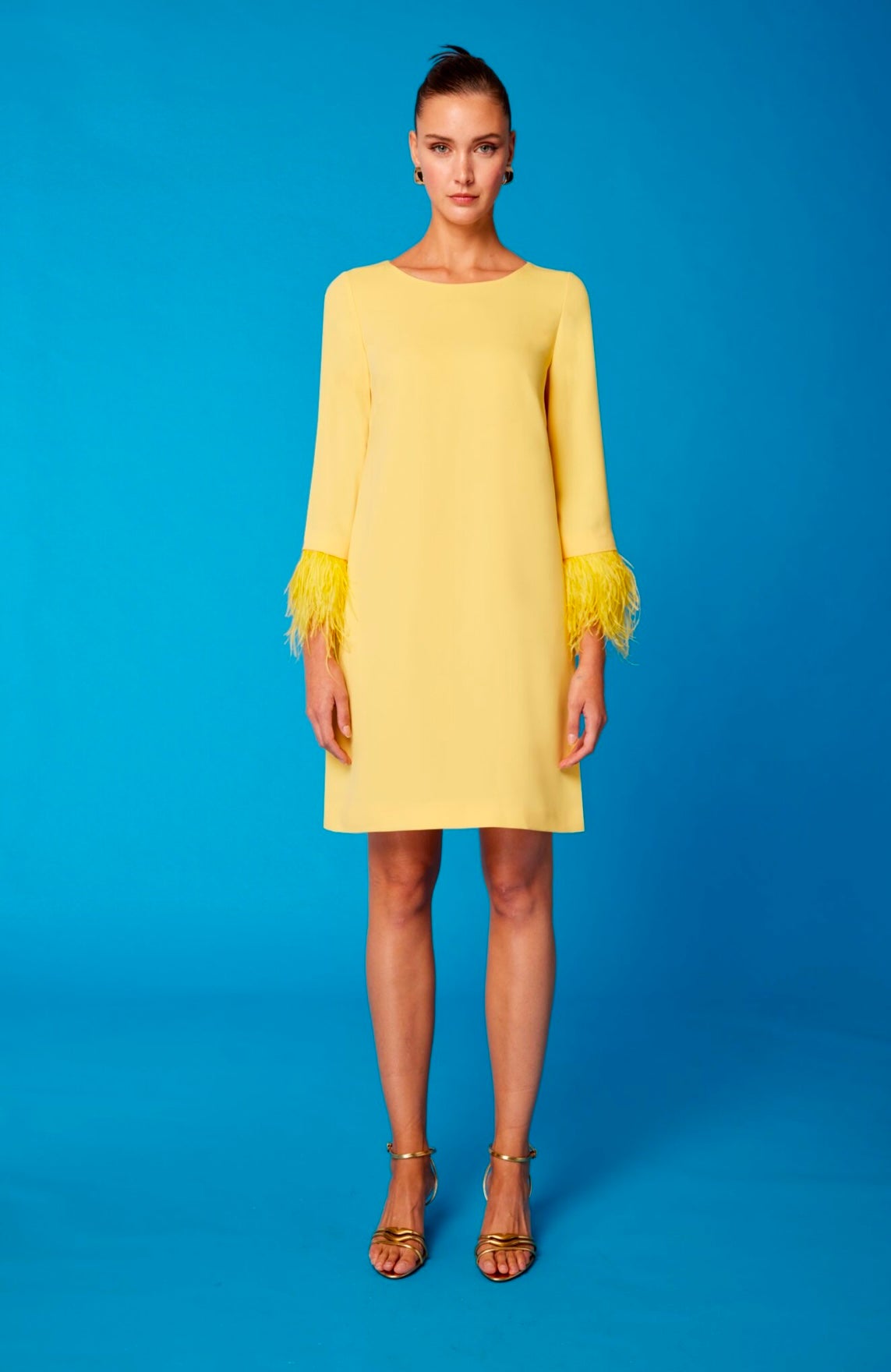 VESTIDO CORTO PLUMAS