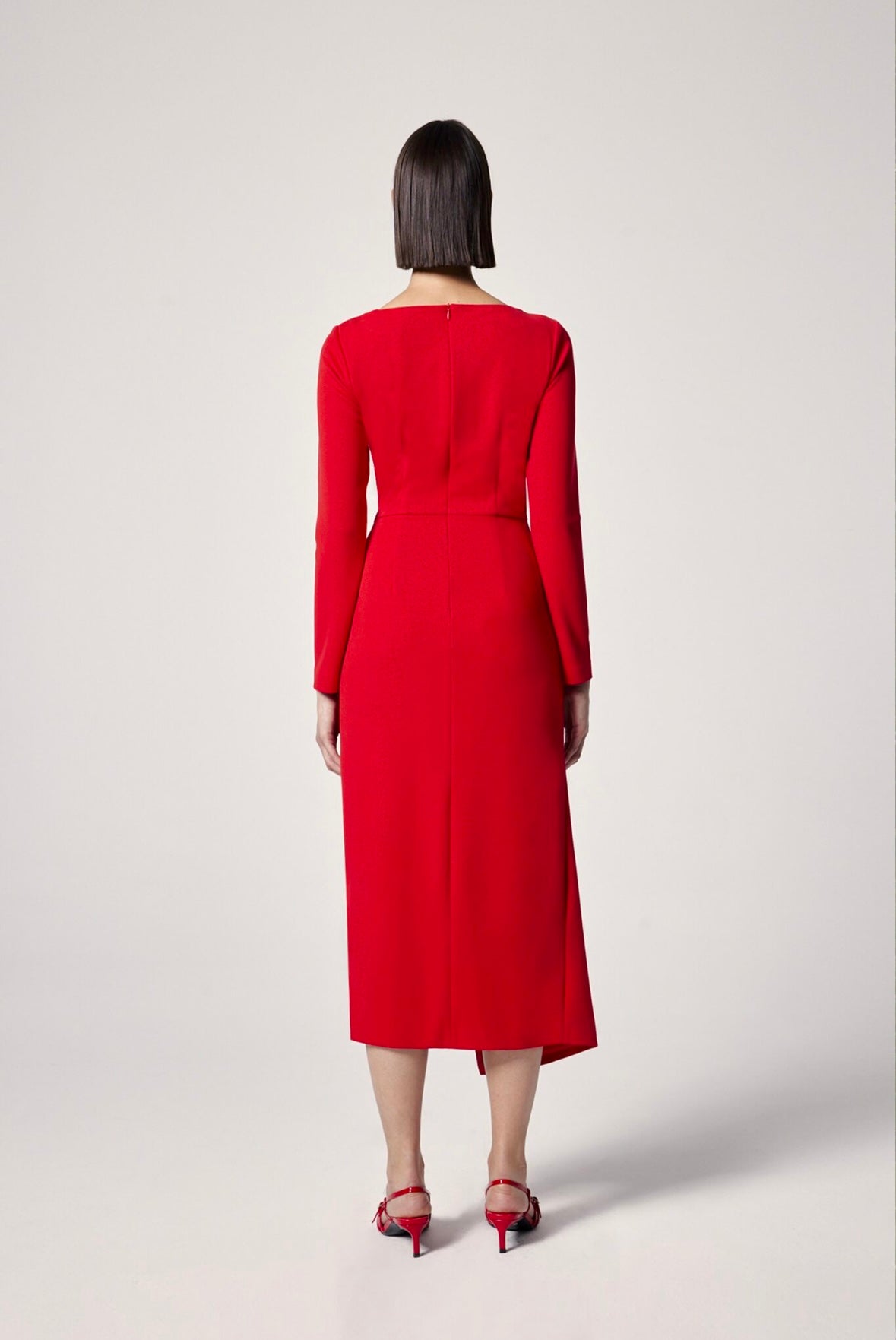 Vestido Midi Rojo con Fruncido y Hebilla