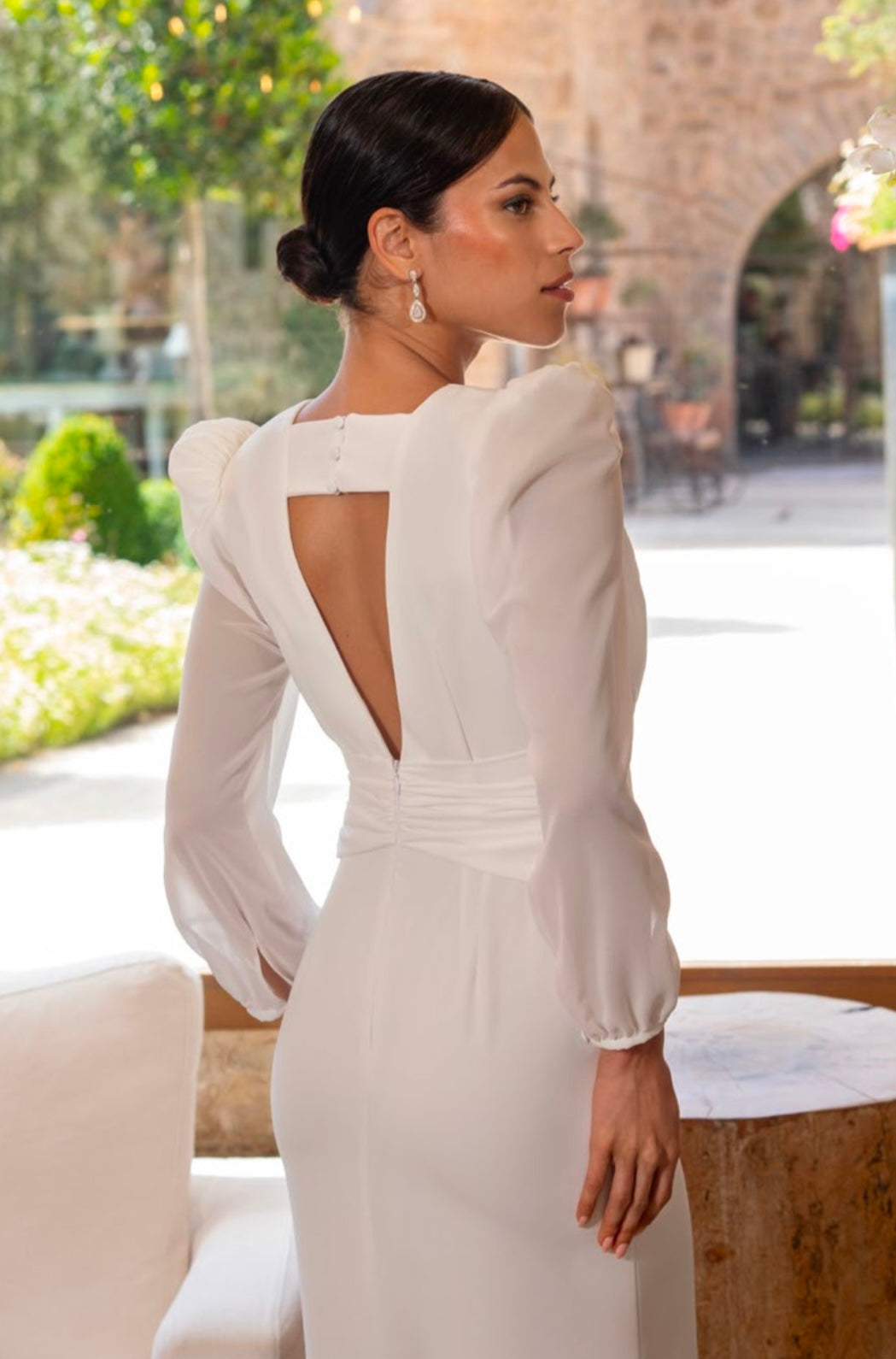 Vestido Blanco con Manga Transparente y Hebilla