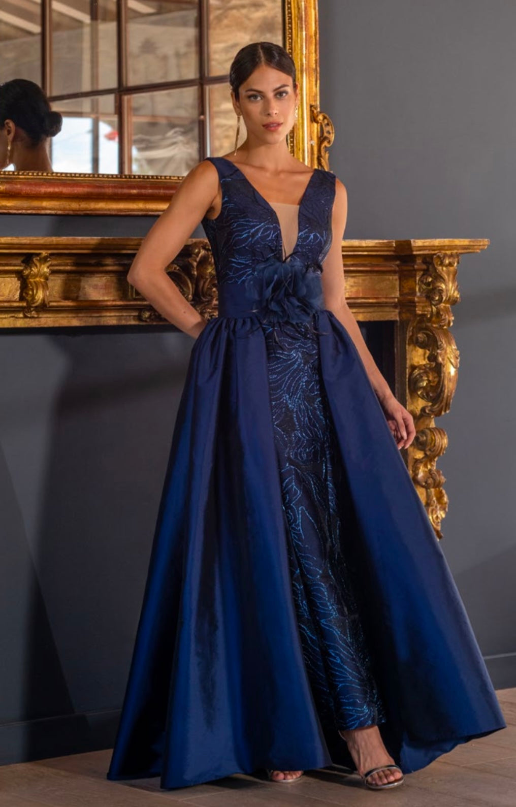 Vestido Largo Azul Noche con Sobrefalda