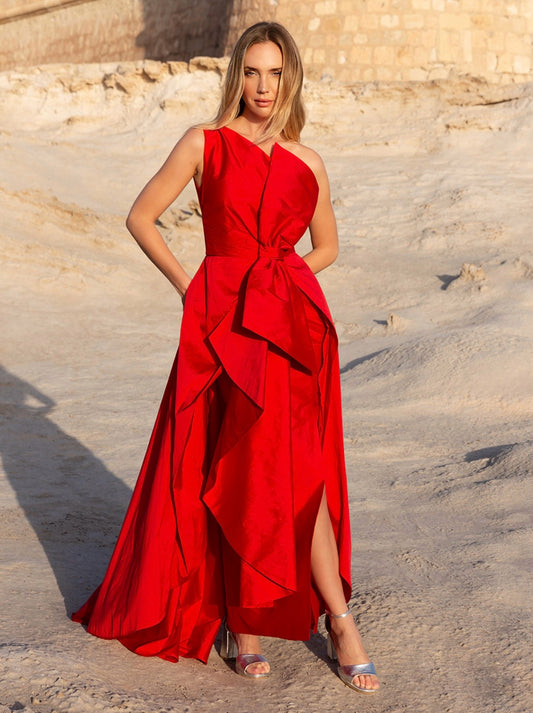 Vestido Largo Asimétrico en Tafeta Roja con Volantes