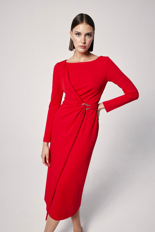 Vestido Midi Rojo con Fruncido y Hebilla