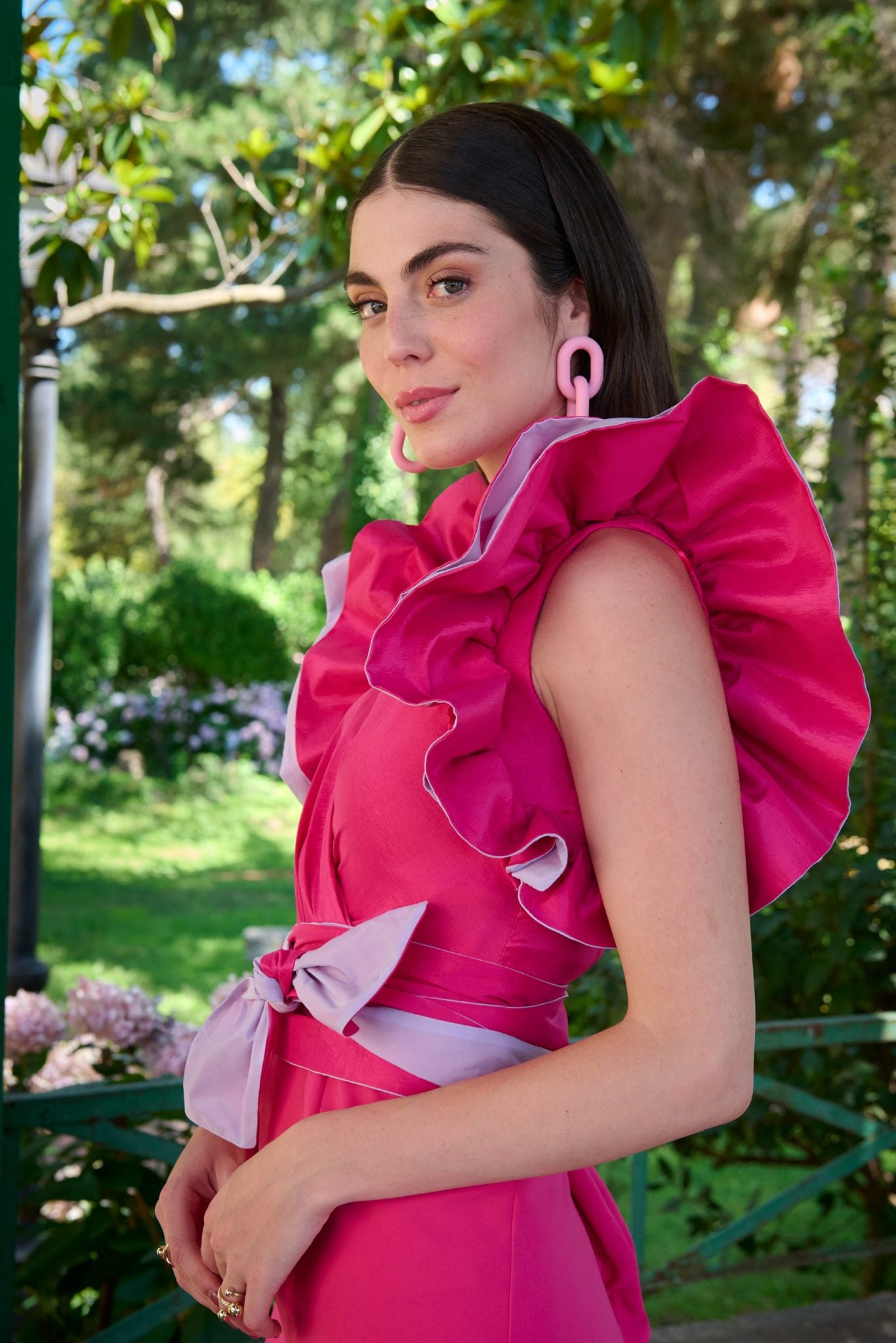 VESTIDO FUCSIA VOLANTES CONTRASTE